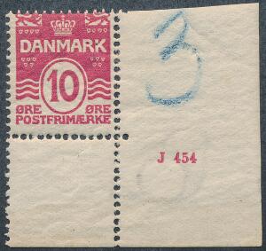 1912. Bølgel. 10 øre. Postfriskt enkeltmærke med lille oplagsnummer J 454. Sjældent