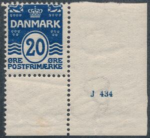 1912. Bølgel. 20 øre blå. Postfriskt enkeltmærke med lille oplagsnummer J 434. Sjældent