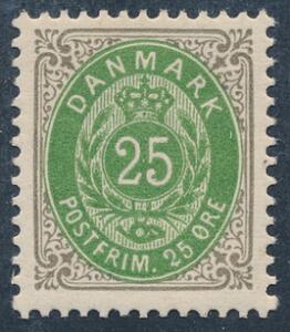 1895. 25 øre, grågrøn, tk.12. Postfrisk mærke med OM 3. Ovalfejl 2 og Rammefejl 31.17. AFA 2000