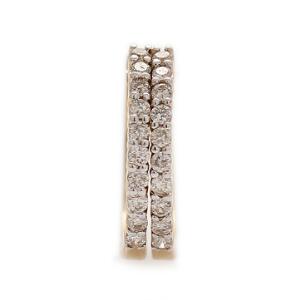 Diamantørestikker af 14 kt. guld creolmodel hver prydet med brillantslebne diamanter. Diam. ca. 1,5 cm. 2