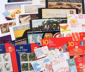 England. Hæfter. Parti postfriske hæfter. Pålydende over 100 £.