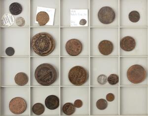 Rusland, Anna - Nikolaj II, bakke med diverse mønter i varierende kvaliteter, bl.a. 5 kopek 1765, 1802, i alt 25 stk.