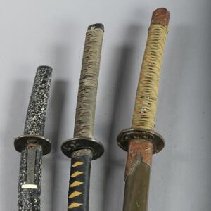3 samuraisværd - antagelig fremstillet i kina. 3