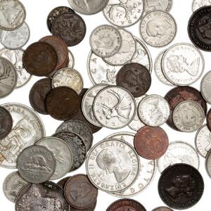 Canada, bakke med diverse mønter med enkelte sølvmønter iblandt, i alt 55 stk. i varierende kvalitet