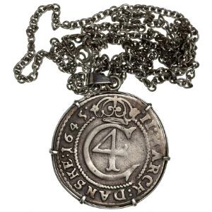 Norge, Christian IV, 2 mark 1645, NM 114, H 19, i løs indfatning af sølv og med tilhørende kæde af sølv