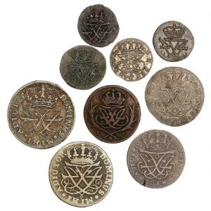 Frederik IV, 9 mønter, heraf flere med møntskær