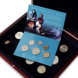 Erindringsmønter 1945 - 1972 7 stk., 200 kr 2004, medaille Danmarks historie Ag, 2 kongemærker sølv, møntsæt Australien 2003 etc.