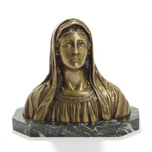 Ruffony, 20. årh.s begyndelse Jomfru Maria. Sign. Montoy og Ruffony. Buste af bronze, base af broget marmor. H. 24.