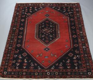To orientalske tæpper. Afghan engsi. Ca. 1950. 215 x 161. Samt persisk nomadetæppe. 20. årh.s slutning. 288 x 215.2