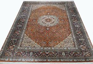 Orientalsk tæppe i klassisk Keshan design. Medaljon på rustrød bund. Pakistan. God fast kvalitet. 20. årh.s slutning. 435 x 300.