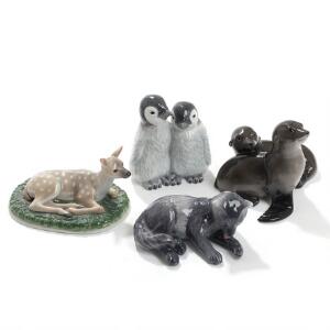 Søløveunger nr. 328, pingvinunger nr. 325, ræveunger nr. 746 og hjortekid nr. 466. Fire figurer af porcelæn, Kgl. P. H. 6-11,5. 4