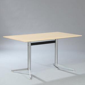 Paul Leroy Spinal. Skrivebord med ben af børstet stål. Rektangulær plade af ahorn. Udført for Paustian. H. 71. B. 75. L. 140.