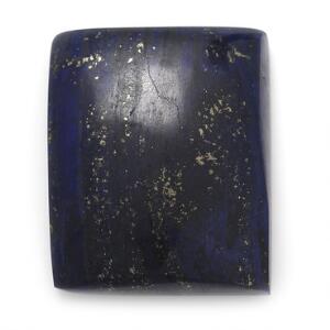 Større cabochonslebet lapis lazuli på ca. 1045.15 ct. L. ca. 6,3 cm. B. ca. 5,2 cm.