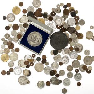 Samling af danske og udenlandske mønter, bl.a. erindringsmønter, 1906-1968, Stauning krone, diverse Island, Norge, Grønland og USA samt diverse medailler