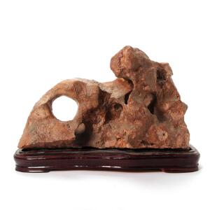 Kinesisk scholars rock eller bedre kendt som vise sten, disse sten er naturligt skabte og meget værdsat blandt lærde kinesere.