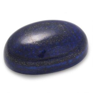 Større uindfattet oval cabochonsleben lapis lazuli på ca. 2080.00 ct. Certifikat medfølger. L. ca. 9,5 cm. B. ca. 6,6 cm. Ca. 2013.