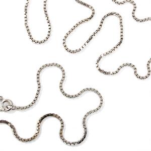 Veneziahalskæde og -armbånd af 14 kt. hvidguld. Vægt 8,1 gr. L. 43 og 19,5. 2