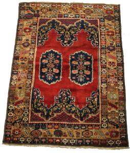 Antik anatolsk tæppe, prydet med klassisk design på rød bund. Tyrkiet. 20. årh. 160 x 113.