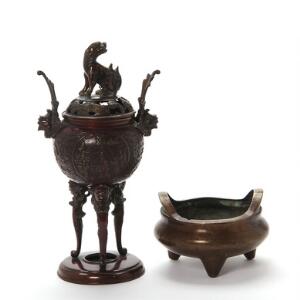 Kinesisk og japansk censer af bronze. H. 1032 cm. 2