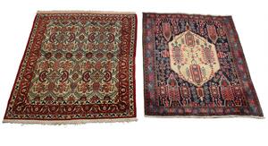 Isfahan tæppe, prydet med geometrisk gentagelsesmønster samt persisk tæppe. Persien. Ca. 1960-1970. 212 x 164 og 204 x 149. 2