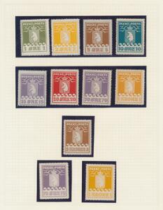 Grønland. 1915-1984. Pæn samling på albumblade med bl.a. 15 stk. ubrugte Pakkeporto, Amerikaudgave, Danmark Befriet begge sæt er ubrugte m.m. Se fotoudsnit