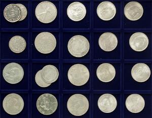 Beba boks med større samling af hovedsagelig sølvmønter fra Canada, England, Frankrig, Holland, Sydafrika, Tyrkiet, USA og Østrig med flere, i alt 84 stk.