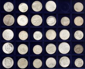 Beba boks med større samling af mønter fra Finland, Norge og Sverige, bl.a. en del erindringsmønter, i alt mere end 310 stk., mange i sølv
