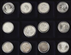 Æske med lille samling af diverse europæiske sølvmønter, i alt 24 stk., Ag ca. 400 g i varierende finhed