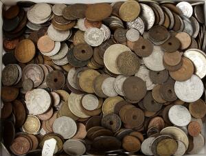 Samling af mønter fra Danmark, bl.a. en del skillingsmønter, sølvmønter fra mellemkrigsårene, Dansk Vestindien og Grønland