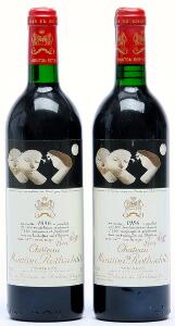 2 bts. Château Mouton Rothschild, Pauillac. 1. Cru Classé 1986 A-AB bn.