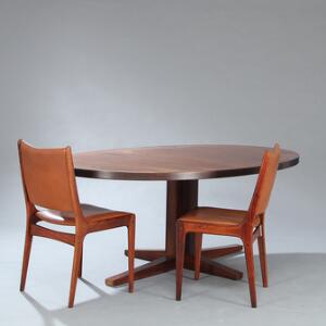 Johannes Andersen, John Mortensen Spisestue af palisander bestående af spisebord med udtræk og to tillægsplader, samt et sæt på 10 sidestole. 13