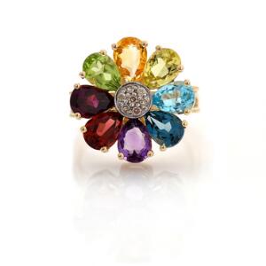 Topas,- granat- og diamantring af 14 kt. guld prydet med facetslebne topaser, granater, citriner, ametyster og peridot samt brillantslebne diamanter. Str. 55.