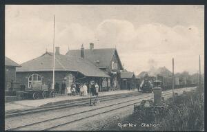 Gjørlev Jernbanestation med Lokomotiv, 1910