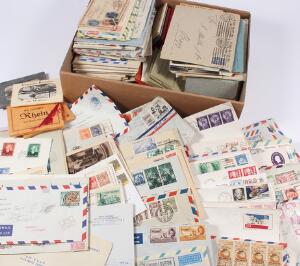 Hele Verden. BREVE. Kasse med ældre breve og postkort, bl.a. meget oversø, Censur, Luftpost m.m.
