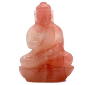 Siddende buddha figur udskåret af rosenkvarts. L. ca. 7 cm. H. ca. 10 cm. Vægt 280 gr.
