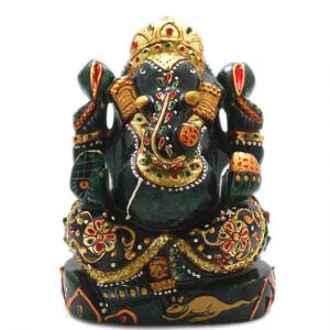 Bemalet Ganesha figur udskåret af grøn sten på ca. 3740.00 ct. L. ca. 7 cm. H. ca. 11 cm. Vægt 740 gr.
