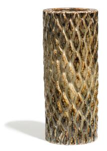 Axel Salto Cylinderformet vase af stentøj modelleret i knoppet stil. Sign. Salto, 20564. Kgl. P. 17,7.