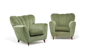 Guglielmo Ulrich tilskrevet Et par overpolstrede hvilestole, tilspidsende ben.  Sider, sæde og ryg betrukket med lys grøn velour. 2