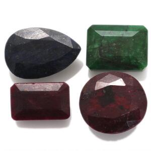 Fire uindfattede smykkesten bestående af smaragdslebet rubin og smaragd samt facetslebet rubin og safir på i alt ca. 1573.75 ct. 4