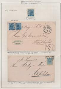 1858. 12 Öre, blå. Udstillings-planche med 2 pæne breve samt enkeltmærke, skibspost.