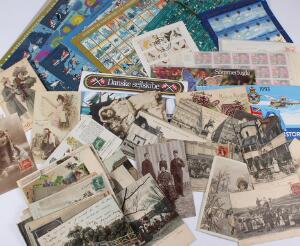 Hele Verden. Blandet parti med bl.a. 37 gamle franske postkort, noget postfrisk materiale, lidt juleark og FDC m.m.