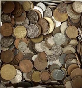 Samling af danske og udenlandske mønter, bl.a. en del USA sølvdollars, danske erindringsmønter samt mønter fra Norge og Sverige m.m