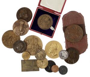 Lille lot medailler og jetons fra bl.a. Sverige, frankrig Finland, Polen, England, i alt 17 stk.