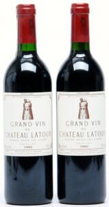 2 bts. Château Latour, Pauillac. 1. Cru Classé 1992 A hfin.