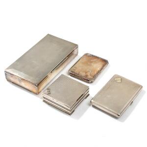 Cigarkasse, cigaretæske og to cigaretetuier af sølv. 20. årh. Vægt inkl. indsatse af træ ca. 870 gr. 4