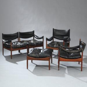 Kristian S. Vedel Modus. Dagligstue af palisander bestående af to-pers. sofa, et par lænestole samt en skammel. 4