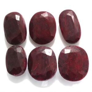 Samling af uindfattede facetslebne rubiner på i alt ca. 3666.00 ct. Certifikater medfølger. Ca. 2013. 6