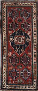 Antikt Kasak-Karabagh tæppe, Kaukasus. Geometrisk ornamentik på rød bund. 19. årh. 240 x 100.