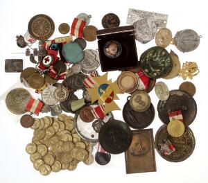 Samling af diverse sportsmedailler, bærbare medailler, forstørrede kopier af mønter m.m. - interessant lot med enkelte bedre effekter iblandt