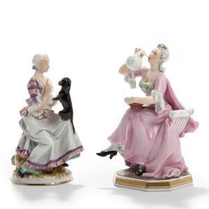 Jens Jacob Bregnø, Hans Tegner Elegant dame med hund og kvinde puster sæbebobler. To figurer af porcelæn, BG. H. 13,5 og 15. 2